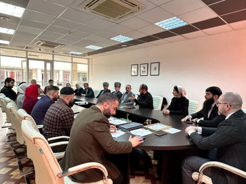 Юные чеченцы восстанавливают памятники ВОВ, формируя историческую память республики